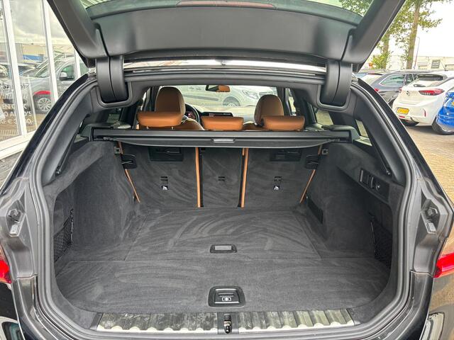 BMW 3-SERIE Touring 318i High Executive Edition | M Pakket | Shadow Line | Assisted Driving | Trekhaak