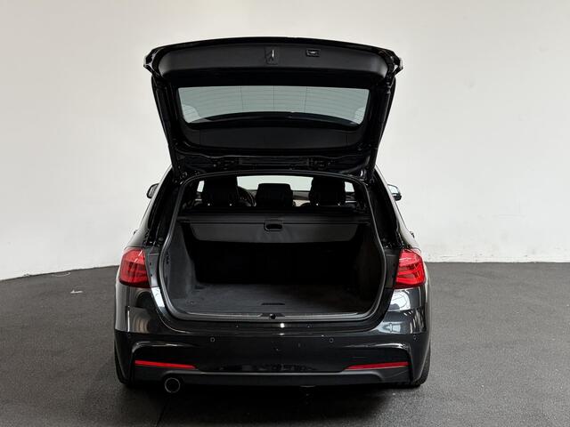 BMW 3-SERIE Touring 318i M Sport Edition Navigatie Climate control Lederen bekleding