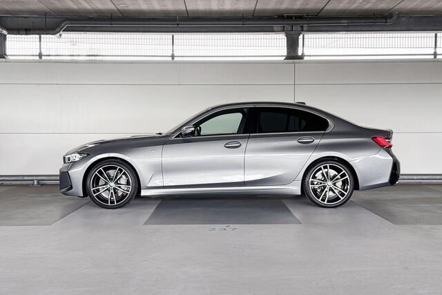 BMW 3-SERIE Sedan 330i M-Sport