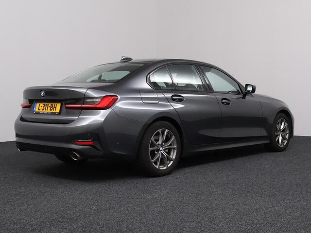 BMW 3-SERIE 318i High Executive | LUXE! | Laser Light! | Assisted Driving! | Stoelverwarming!