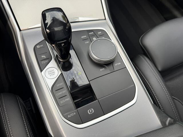 BMW 3-SERIE Touring 330i xDrive High Executive Panorama dak (schuif/kantel dak) Dealeronderhouden
