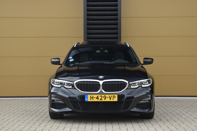 BMW 3-SERIE Touring 330i High Exe * M-Sport * Panoramadak * Head-up * Sfeerverlichting * Camera *
