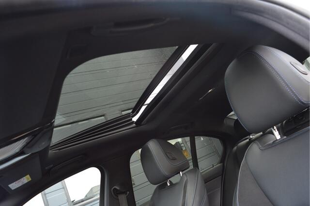 BMW 3-SERIE 330i High Executive | M-PAKKET | ACC | SCHUIFDAK | TREKHAAK |