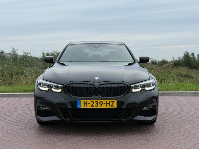 BMW 3-SERIE 320i High Executive / M Sport / Leder / 20inch M-Performance / 256PK Mosselman