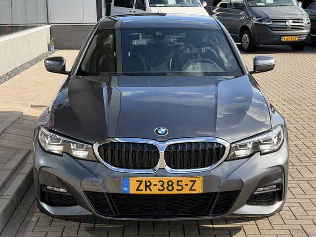 BMW 3-SERIE 320i M-Sport | Cruise | M Zetels | Apple Carplay | Navi | Sfeerverlichting |