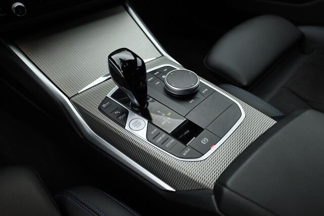 BMW 3-SERIE Touring 320i M Sport | Rijklaar! | Dig. Cockpit | Stoelverw. | Adapt. Cruise | PDC | Nav+App.Connect | Sfeerverl. | Climate | E-Klep | LED | 18'' V