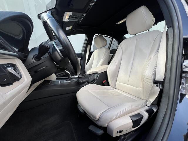 BMW 3-SERIE 320i Luxury Edition / Dealer Onderhouden / Schuif-Kantel Dak / DAB / 19" Lichtmetalen Sport Velgen / Led Koplampen / Cruise Control / HiFi Audio / Parkeersensoren Voor&Achter / Full-Map Navigatie /