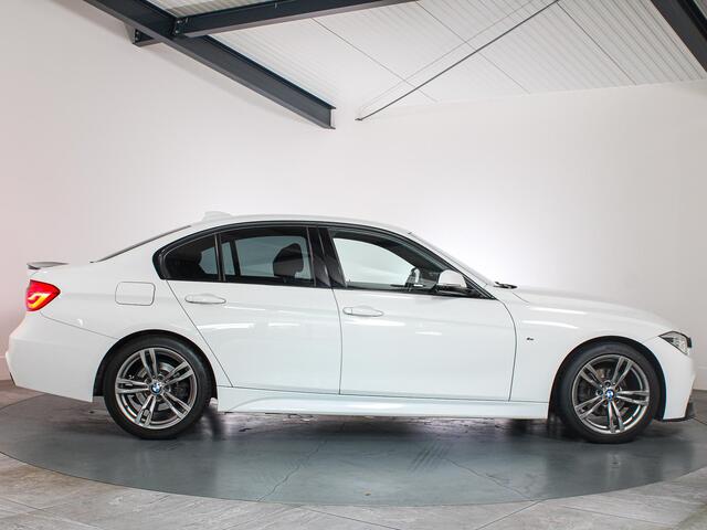 BMW 3-SERIE 320i High Executive M-Sport LED, Cruise Control, Stoelverwarming, Bluetooth, Navigatie