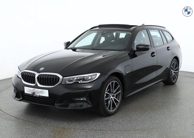 BMW 3-SERIE Touring 330e SPORTLINE ** LED, LEDER, PANO, TREKH, APPLE, ALARM, AMBIENTE, 18-inch LMV ** 1e EIG - Vol. BMW Onderh. ** ** INFORMEER OOK NAAR ONZE AANTREKKELIJKE FINANCIAL-LEASE TARIEVEN **