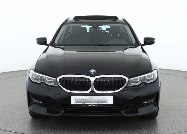 BMW 3-SERIE Touring 330e SPORTLINE ** LED, LEDER, PANO, TREKH, APPLE, ALARM, AMBIENTE, 18-inch LMV ** 1e EIG - Vol. BMW Onderh. ** ** INFORMEER OOK NAAR ONZE AANTREKKELIJKE FINANCIAL-LEASE TARIEVEN **