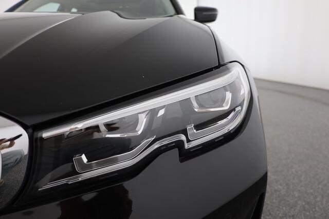 BMW 3-SERIE Touring 330e SPORTLINE ** LED, LEDER, PANO, TREKH, APPLE, ALARM, AMBIENTE, 18-inch LMV ** 1e EIG - Vol. BMW Onderh. ** ** INFORMEER OOK NAAR ONZE AANTREKKELIJKE FINANCIAL-LEASE TARIEVEN **