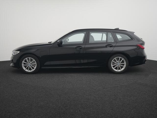 BMW 3-SERIE Touring 330e High Executive Adaptief Cruise | Lederen bekleding | 360 Camera | Stoel & Stuurverwarming | El. Achterklep |