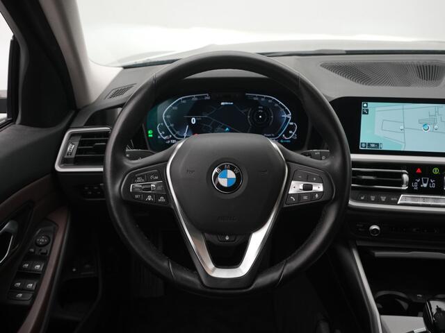 BMW 3-SERIE Touring 330e High Executive Adaptief Cruise | Lederen bekleding | 360 Camera | Stoel & Stuurverwarming | El. Achterklep |
