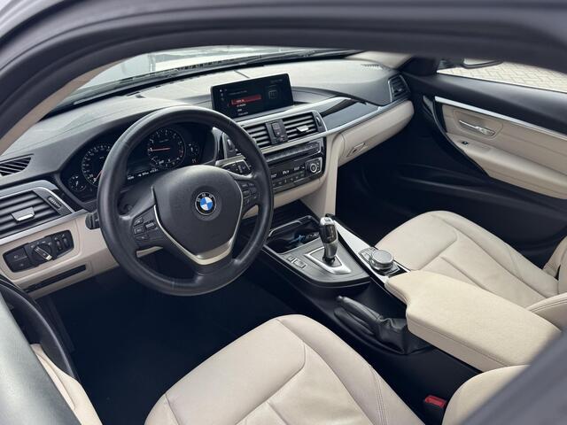 BMW 3-SERIE Touring 318i Edition Luxury Line Purity Executive NL-AUTO | LEDER | STOELVERWARMING | NAVI