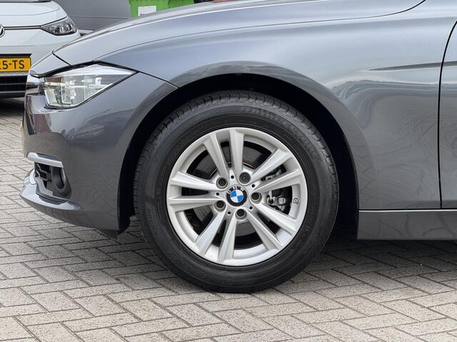 BMW 3-SERIE Touring 318i Edition Luxury Line Purity Executive NL-AUTO | LEDER | STOELVERWARMING | NAVI