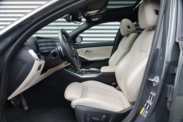 BMW 3-SERIE Touring 330e M-Sport Pro | Panodak | Trekhaak | H&K | HUD | Carbon | Memory | ACC |