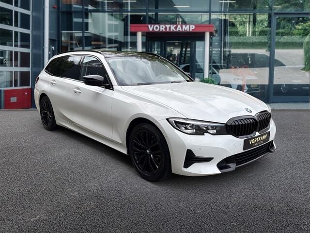 BMW 3-SERIE 318I SPORTLINE M-PAKKET TREKHAAK/LEDER/CAMERA/STOELVERW/E-KLEP/CRUISE