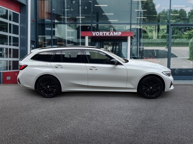 BMW 3-SERIE 318I SPORTLINE M-PAKKET TREKHAAK/LEDER/CAMERA/STOELVERW/E-KLEP/CRUISE
