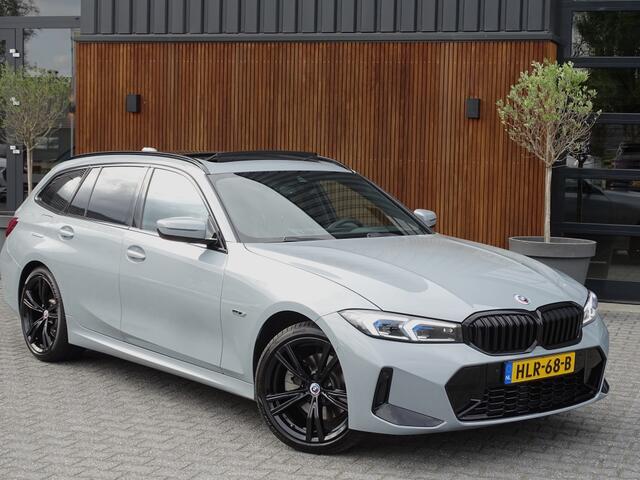 BMW 3-SERIE Touring 330e 292PK X-Drive M-Sport / Brooklyn / 2022 / pano / LED