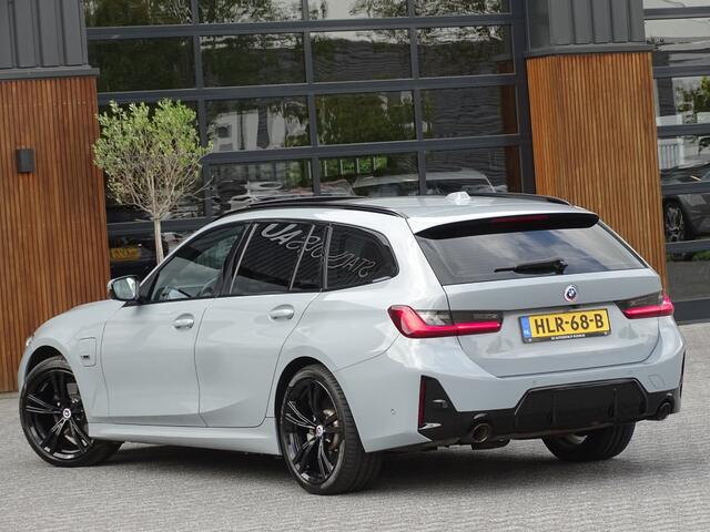 BMW 3-SERIE Touring 330e 292PK X-Drive M-Sport / Brooklyn / 2022 / pano / LED