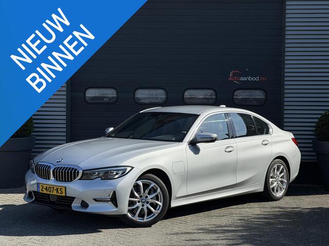 BMW 3-SERIE 330e High Executive | Camera | Navigatie | Memory Stoelen | Lederen Bekleding | Stoelverwarming |
