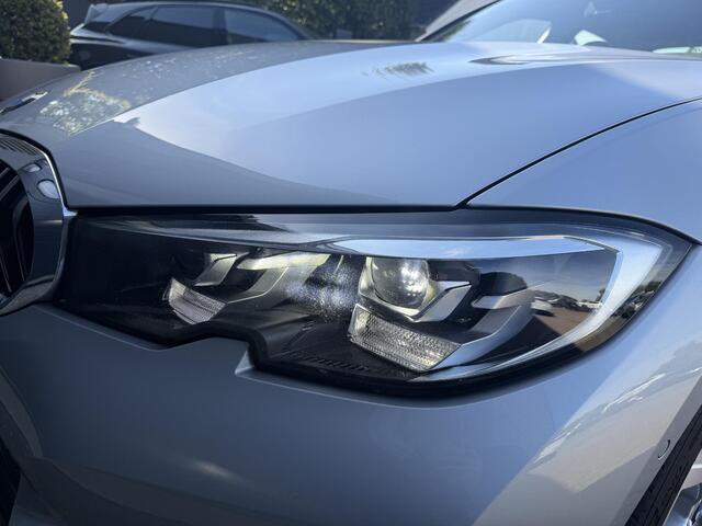BMW 3-SERIE 330e High Executive | Camera | Navigatie | Memory Stoelen | Lederen Bekleding | Stoelverwarming |