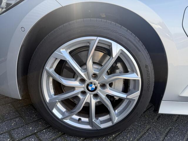 BMW 3-SERIE 330e High Executive | Camera | Navigatie | Memory Stoelen | Lederen Bekleding | Stoelverwarming |