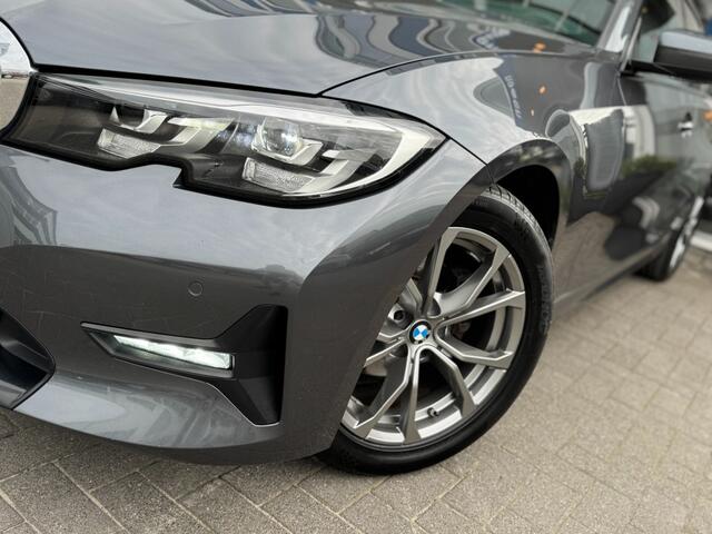 BMW 3-SERIE 318i Executive Edition Sport Line I LED I Carplay I Sportstoelen
