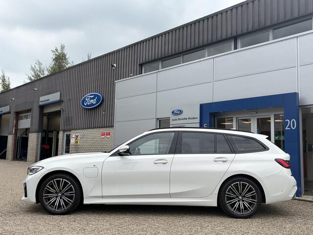 BMW 3-SERIE Touring 330e High Executive M-Sport Full Options | PANO I LED I Sportstoelen I Adapt Cruise I Head-Up I 18"LM |