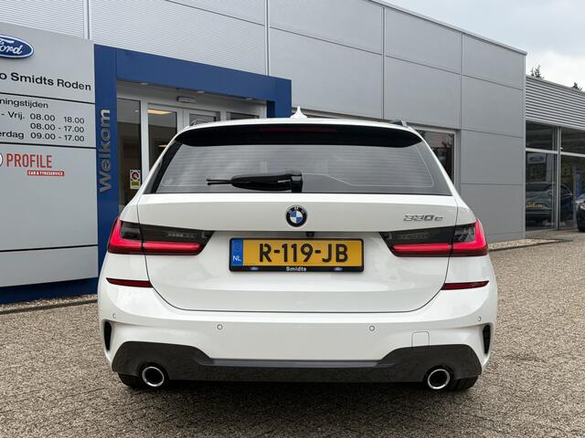 BMW 3-SERIE Touring 330e High Executive M-Sport Full Options | PANO I LED I Sportstoelen I Adapt Cruise I Head-Up I 18"LM |