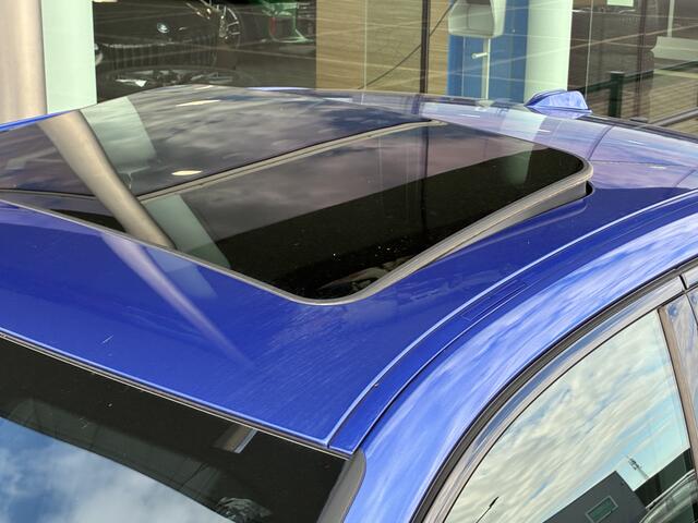 BMW 3-SERIE 330e M Sport Automaat / Trekhaak / Schuif-kanteldak / Sportstoelen / Comfort Access / Achteruitrijcamera / Cruise Control