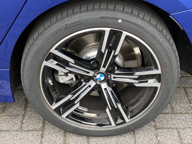 BMW 3-SERIE 330e M Sport Automaat / Trekhaak / Schuif-kanteldak / Sportstoelen / Comfort Access / Achteruitrijcamera / Cruise Control