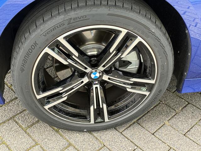 BMW 3-SERIE 330e M Sport Automaat / Trekhaak / Schuif-kanteldak / Sportstoelen / Comfort Access / Achteruitrijcamera / Cruise Control