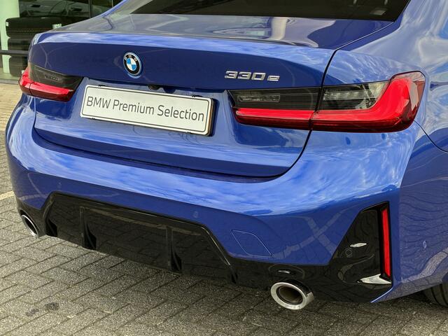BMW 3-SERIE 330e M Sport Automaat / Trekhaak / Schuif-kanteldak / Sportstoelen / Comfort Access / Achteruitrijcamera / Cruise Control