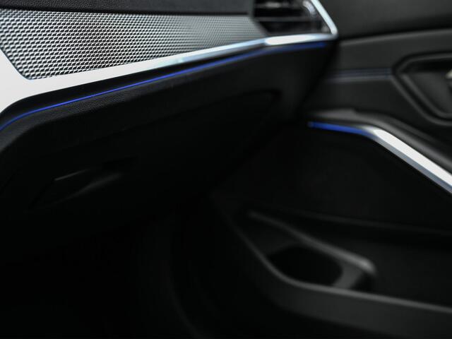 BMW 3-SERIE 318i High Executive M-Sport | M-Performance | Stoelverwarming | Ambiance Interieur | PDC V+A | Cruise Control |