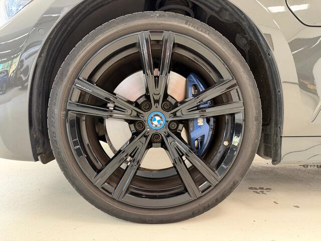 BMW 3-SERIE Touring 330e M-Sport Plus | Dravit Grau | Panoramadak | Memory stoelen |