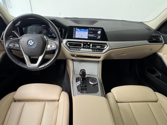 BMW 3-SERIE Touring 330e Business Edition Plus | Leder | Achteruitrijcamera | Panoramadak | Stoelverwarming |