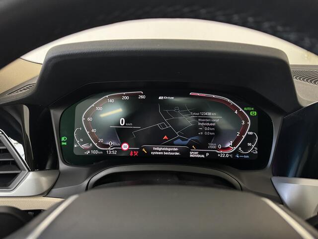 BMW 3-SERIE Touring 330e Business Edition Plus | Leder | Achteruitrijcamera | Panoramadak | Stoelverwarming |