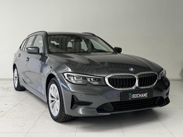 BMW 3-SERIE Touring 330e Business Edition Plus | Leder | Achteruitrijcamera | Panoramadak | Stoelverwarming |