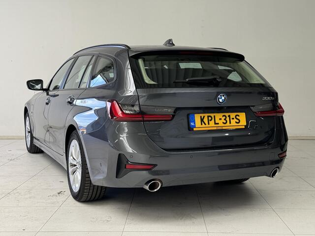 BMW 3-SERIE Touring 330e Business Edition Plus | Leder | Achteruitrijcamera | Panoramadak | Stoelverwarming |