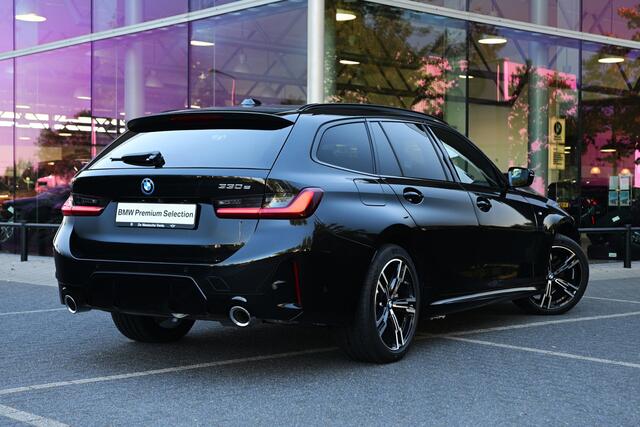 BMW 3-SERIE Touring 330e M Sport Automaat / Trekhaak / Panoramadak / Sportstoelen / Comfort Access / Achteruitrijcamera / Stoelverwarming