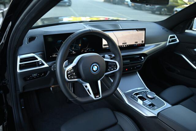 BMW 3-SERIE Touring 330e M Sport Automaat / Trekhaak / Panoramadak / Sportstoelen / Comfort Access / Achteruitrijcamera / Stoelverwarming