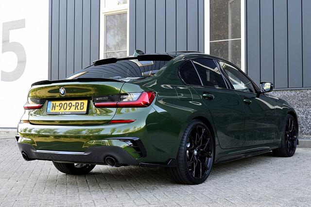 BMW 3-SERIE 320i M-Sport Indivdual Rijklaarprijs-Garantie Schuifdak Leder Interieur Apple/Android Led M-Performances