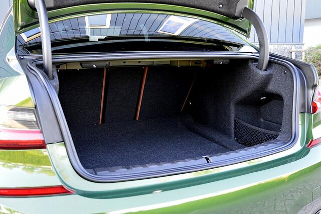 BMW 3-SERIE 320i M-Sport Indivdual Rijklaarprijs-Garantie Schuifdak Leder Interieur Apple/Android Led M-Performances