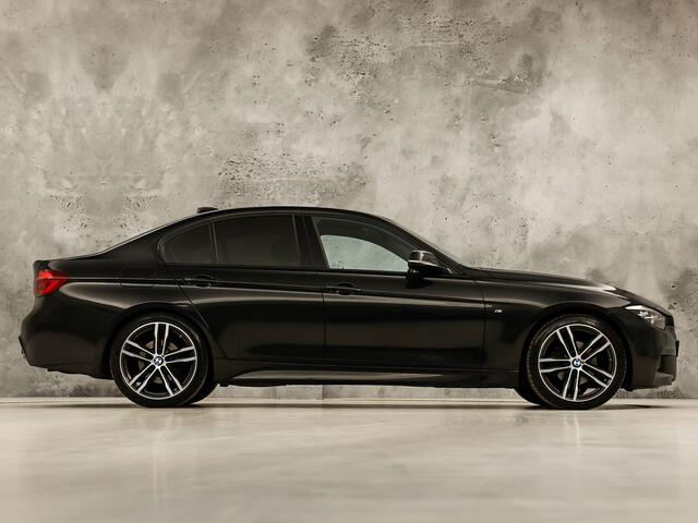 BMW 3-SERIE 318i M Sport High Executive Automaat (VIRTUAL COCKPIT, M PAKKET, GROOT NAVI, STOELVERWARMING, SPORT AUTOMAAT, SPORTSTOELEN, TREKHAAK, GETINT GLAS, PARKEERSENSOREN, NIEUWSTAAT)