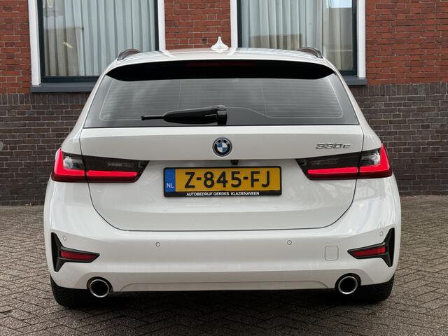 BMW 3-SERIE Touring 330e High Executive | LASER LED | 19 " | CAMERA | HEAD-UP | ELEKTR KLEP | NAVI | CARPLAY |