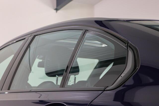 BMW 3-SERIE 330e M-sport, Laser, Panoramadak, H&K, Memory, HUD, ACC, Vol met opties!