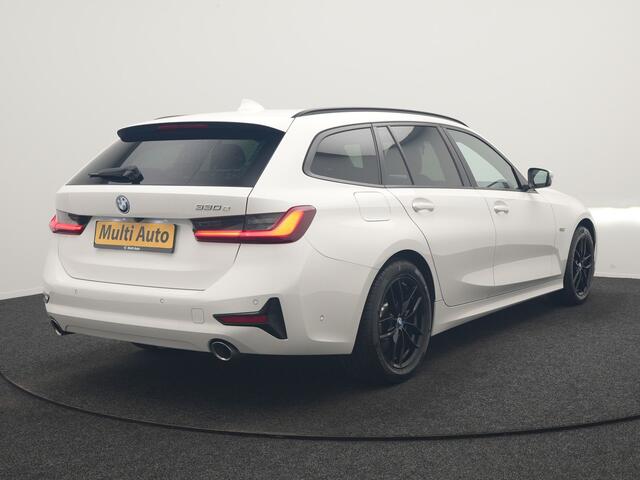 BMW 3-SERIE Touring 330e Sportline PHEV 293pk | Trekhaak Af Fabriek | Adaptive Cruise | Head Up | 360 Camera | Lederen Sportstoelen Verwarmd | BLIS | Apple Carplay | Navigatie | DAB | Plug In Hybrid |