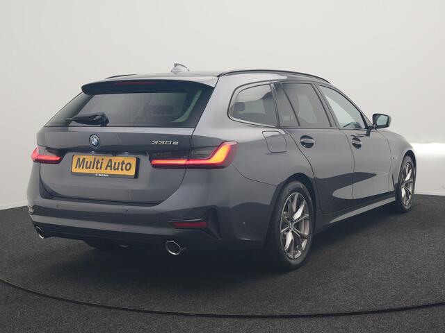 BMW 3-SERIE Touring 330e Sportline PHEV 293pk Dealer O.H | Trekhaak Af Fabriek | Camera | Cruise Control | Lederen Sportstoelen Verwarmd | Apple Carplay | Virtual | Navigatie | Sfeerverlichting | DAB | 17"L.M |