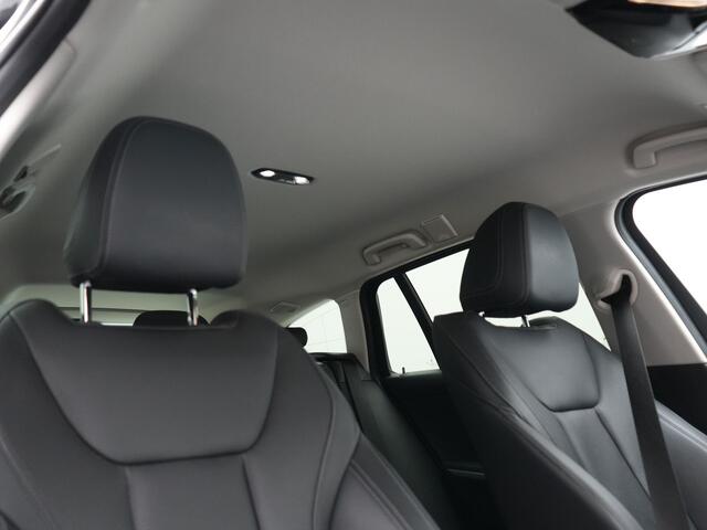 BMW 3-SERIE Touring 330e Sportline PHEV 293pk Dealer O.H | Trekhaak Af Fabriek | Camera | Cruise Control | Lederen Sportstoelen Verwarmd | Apple Carplay | Virtual | Navigatie | Sfeerverlichting | DAB | 17"L.M |